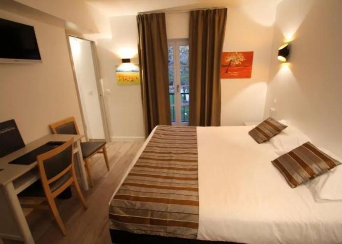 Le Continental Hotel