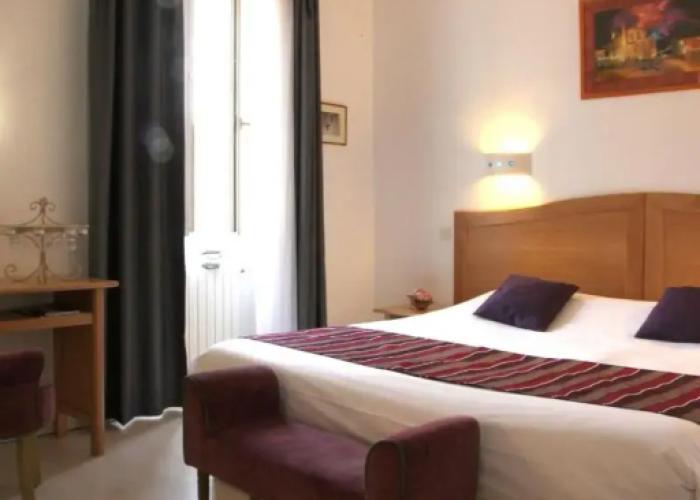 Le Continental Hotel