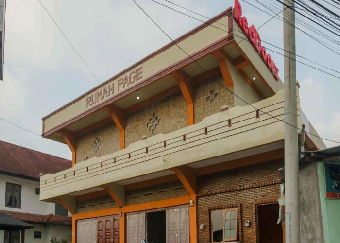 RedDoorz near Bukit Kubu Berastagi