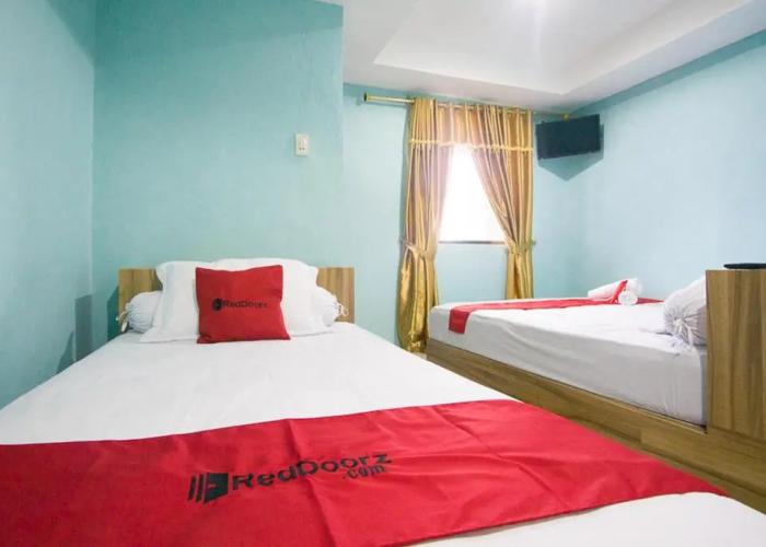 RedDoorz near Mikie Holiday Funland Berastagi