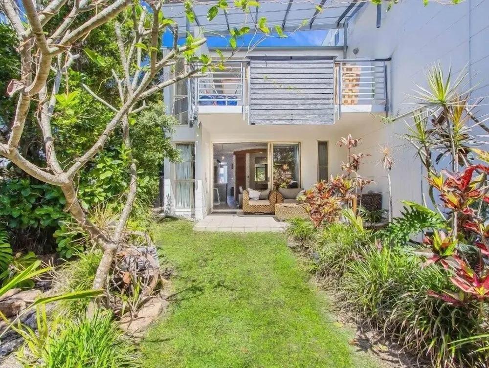 Casuarina Apartment 200m from the Beach