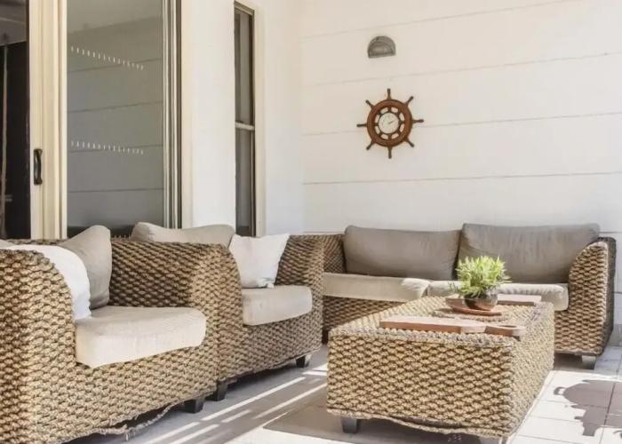 Casuarina Apartment 200m from the Beach