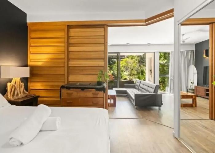 Casuarina Apartment 200m from the Beach