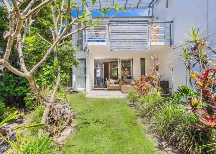Casuarina Apartment 200m from the Beach