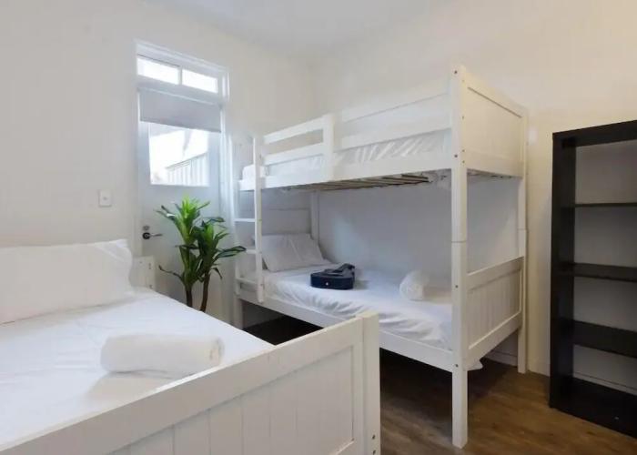 Casuarina Apartment 200m from the Beach