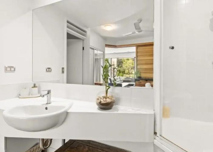 Casuarina Apartment 200m from the Beach