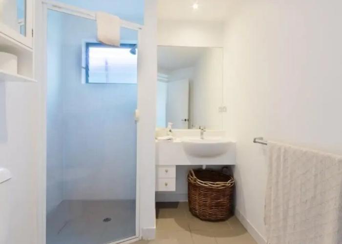 Casuarina Apartment 200m from the Beach