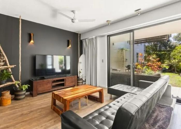 Casuarina Apartment 200m from the Beach