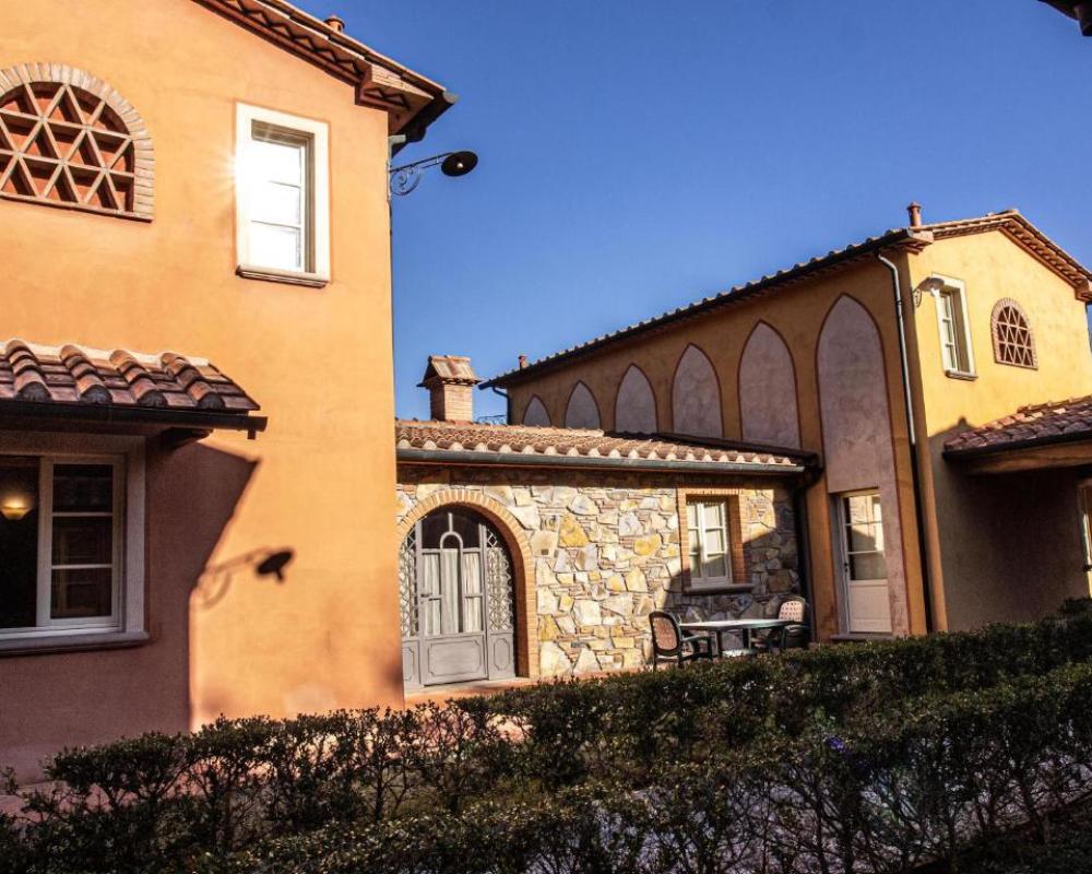 Residence con piscina a Monteverdi