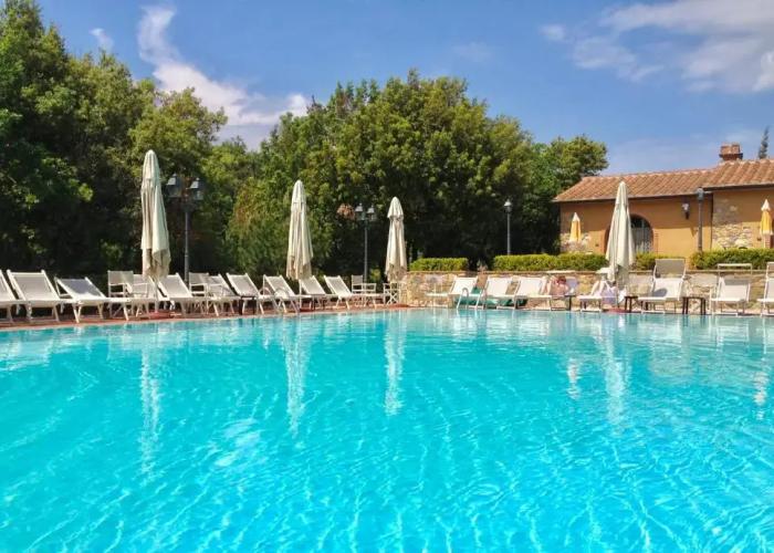 Residence con piscina a Monteverdi
