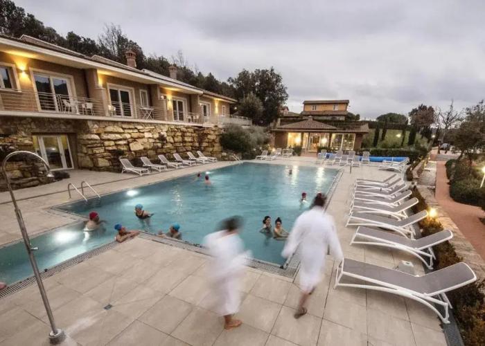 Residence con piscina a Monteverdi