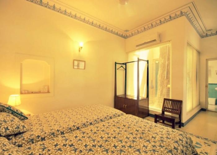 Bijay Niwas Palace 14 Kms from Rampura Agucha