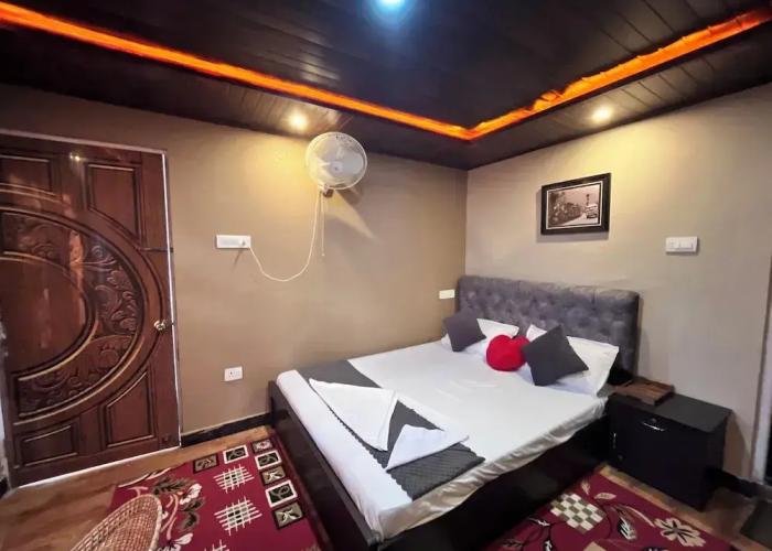 Traditional Hotel And Restaurant