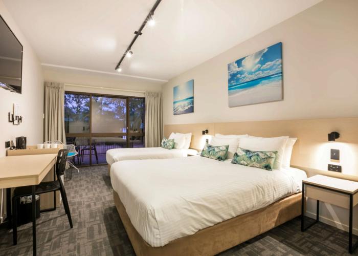 Nightcap at Kawana Waters Hotel