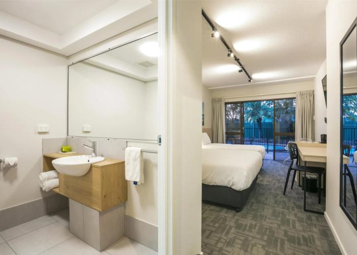 Nightcap at Kawana Waters Hotel