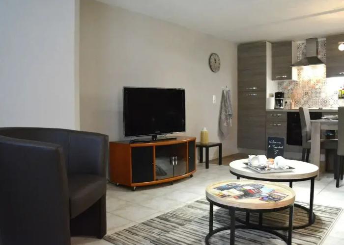 Comfortable Apartment With Terrace