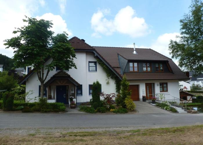 Apartment With Private Garden in Brachthausen