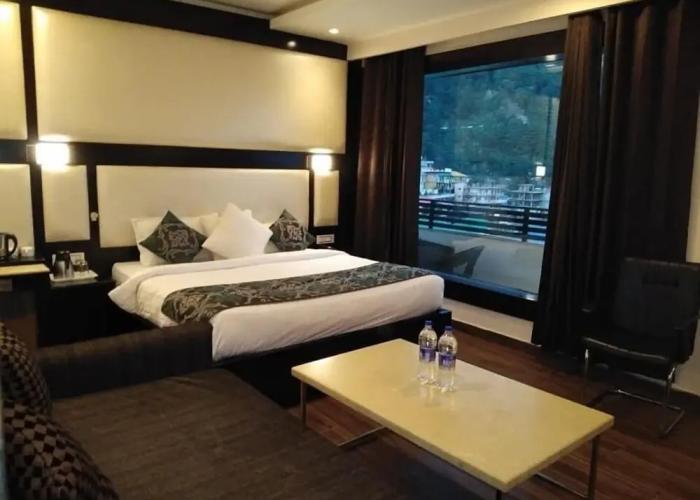 Lavish Inn
