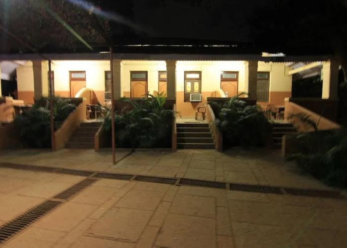 Gujarat Bhavan Hotel