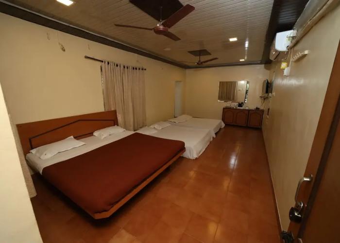 Gujarat Bhavan Hotel