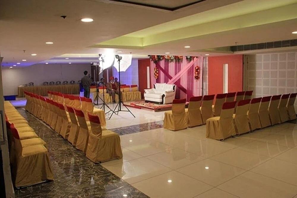 фото Hotel Opulence