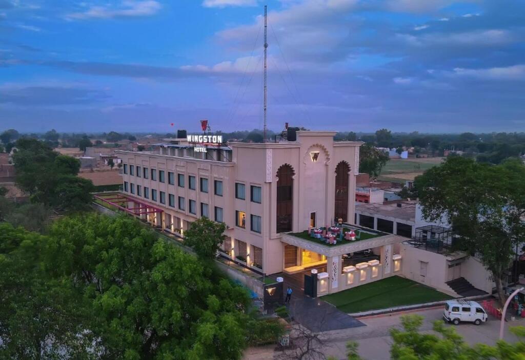 Wingston A TreeHouse Hotel Barsana