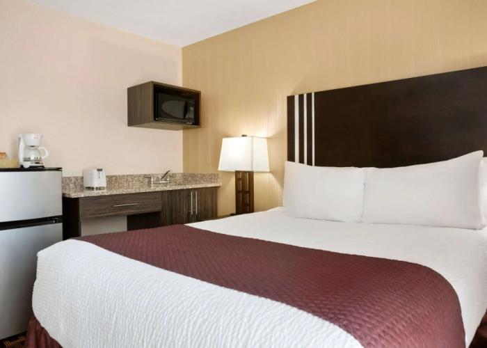 Days Inn by Wyndham Sylvan Lake