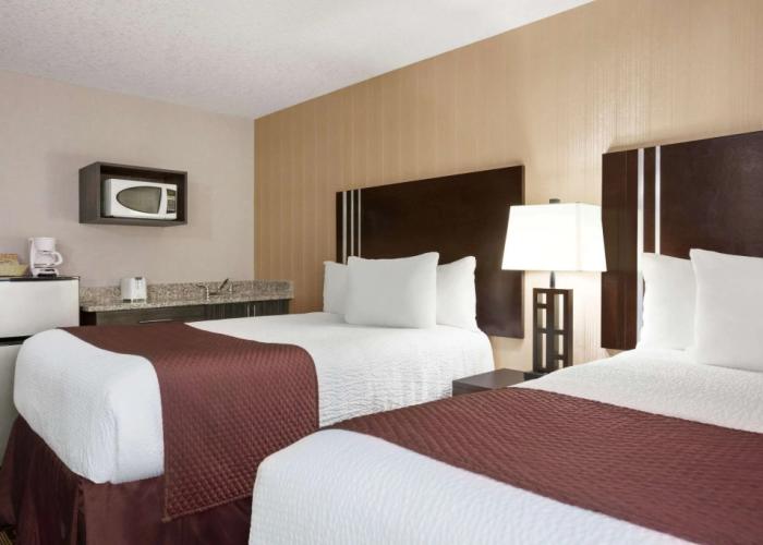 Days Inn by Wyndham Sylvan Lake
