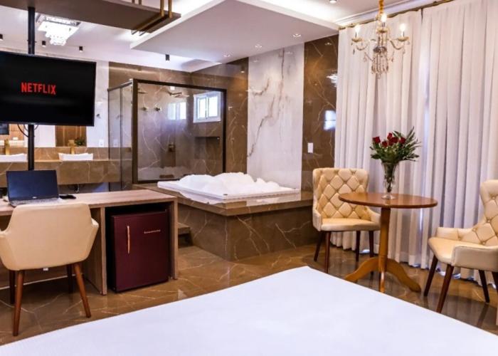 Ellus Hotel
