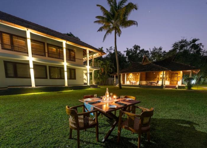 amã Stays & Trails Pathiramanal Villa, Alappuzha