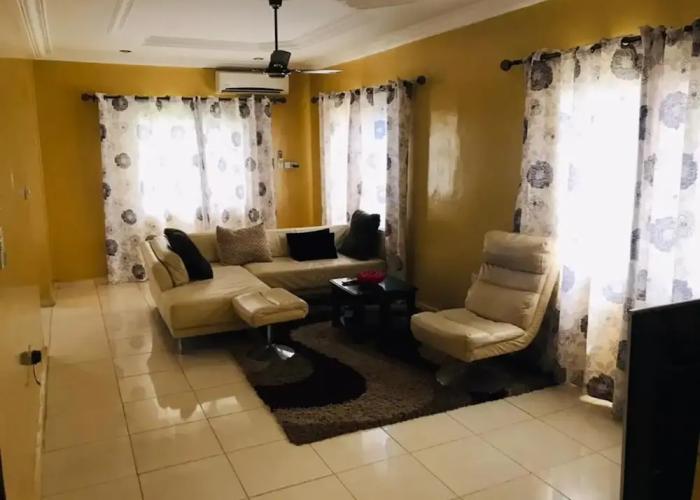 Charming 2-bed House in Brusubi
