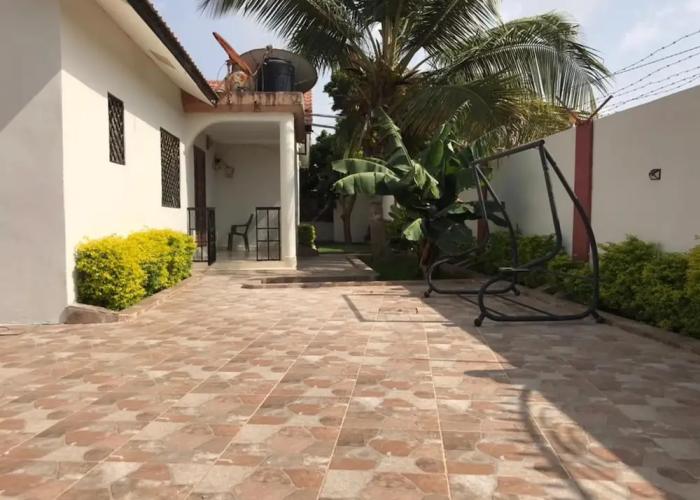 Charming 2-bed House in Brusubi