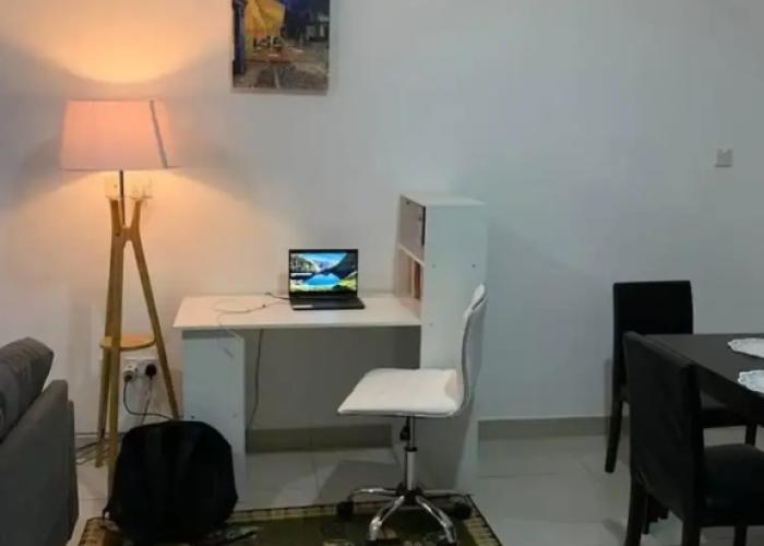 Entire Cozy 2-bedroom House Plus Free Car Use