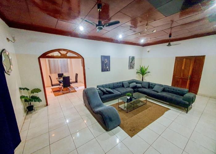 The Retreat Emerald Apartments Close to the Beach