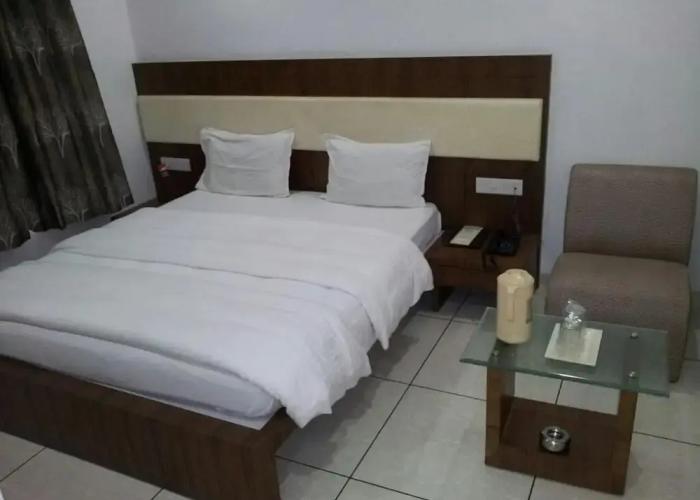Hotel Apex Inn