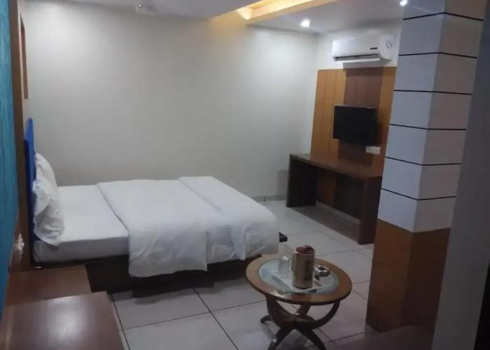 Hotel Apex Inn