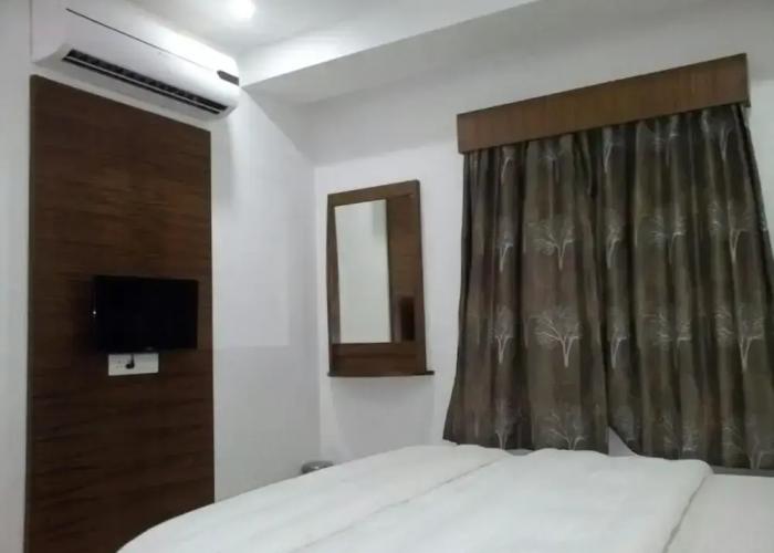 Hotel Apex Inn