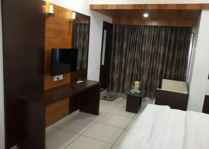 Hotel Apex Inn