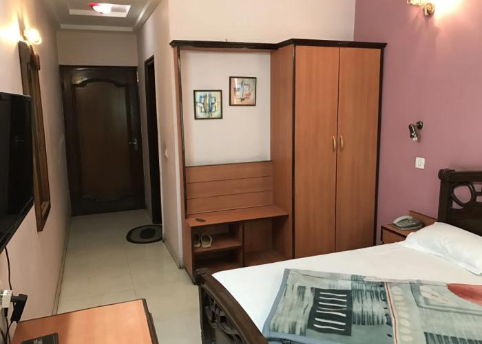 D R International Hotel