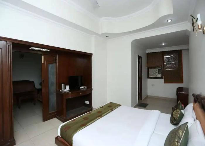 Revking at Hotel Batra