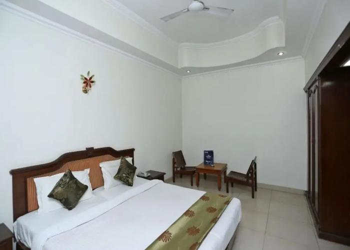 Revking at Hotel Batra