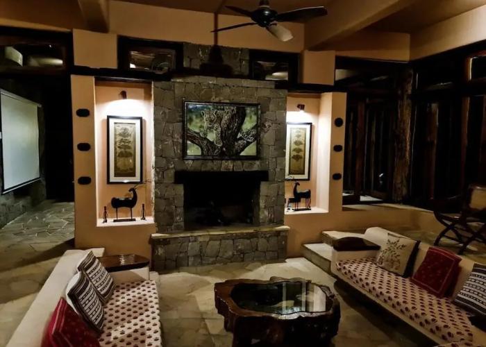 Pugdundee Safaris - Kanha Earth Lodge