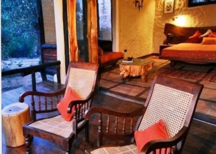 Pugdundee Safaris - Kanha Earth Lodge