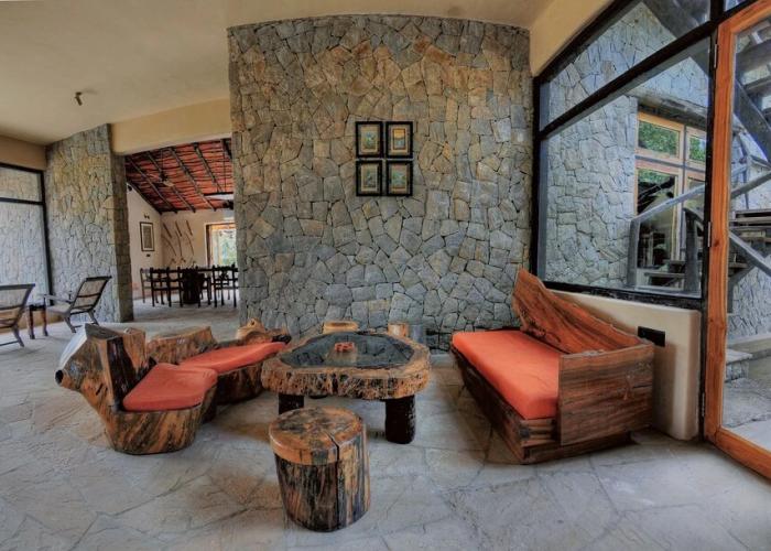 Pugdundee Safaris - Kanha Earth Lodge