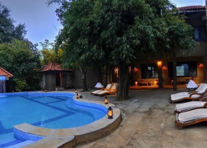 Pugdundee Safaris - Kanha Earth Lodge