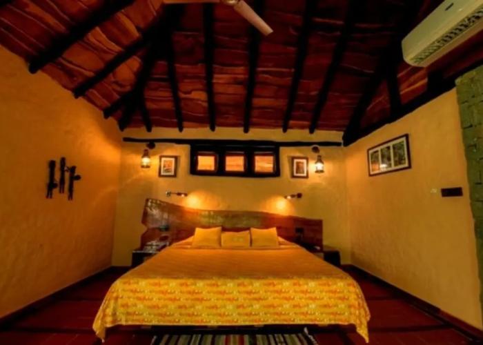 Pugdundee Safaris - Kanha Earth Lodge