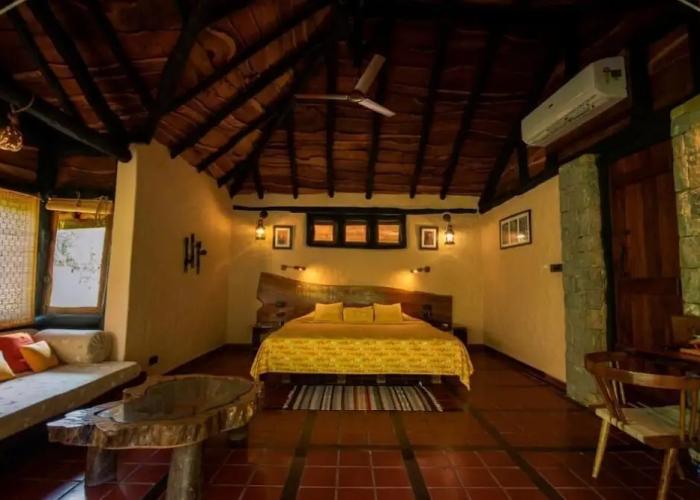 Pugdundee Safaris - Kanha Earth Lodge