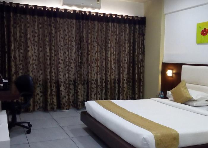 Crimson Park Shripriya Hotel