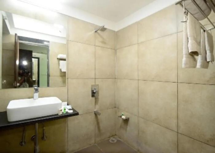 Crimson Park Shripriya Hotel