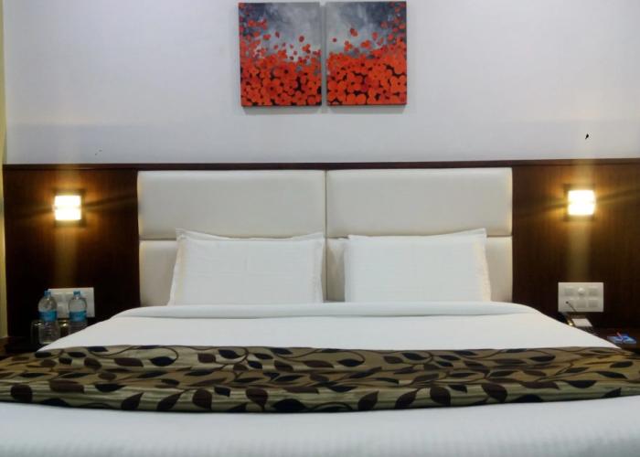 Crimson Park Shripriya Hotel